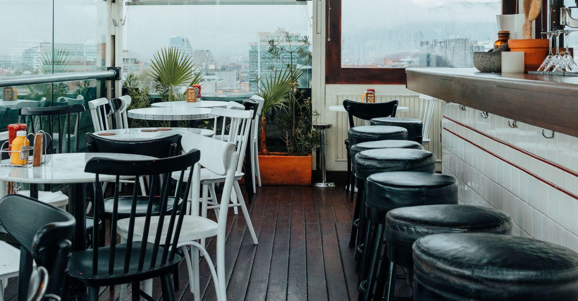 APACHE ROOFTOP BAR The Click Clack Hotel Bogotá APACHE ROOFTOP BAR The Click Clack Hotel Bogotá