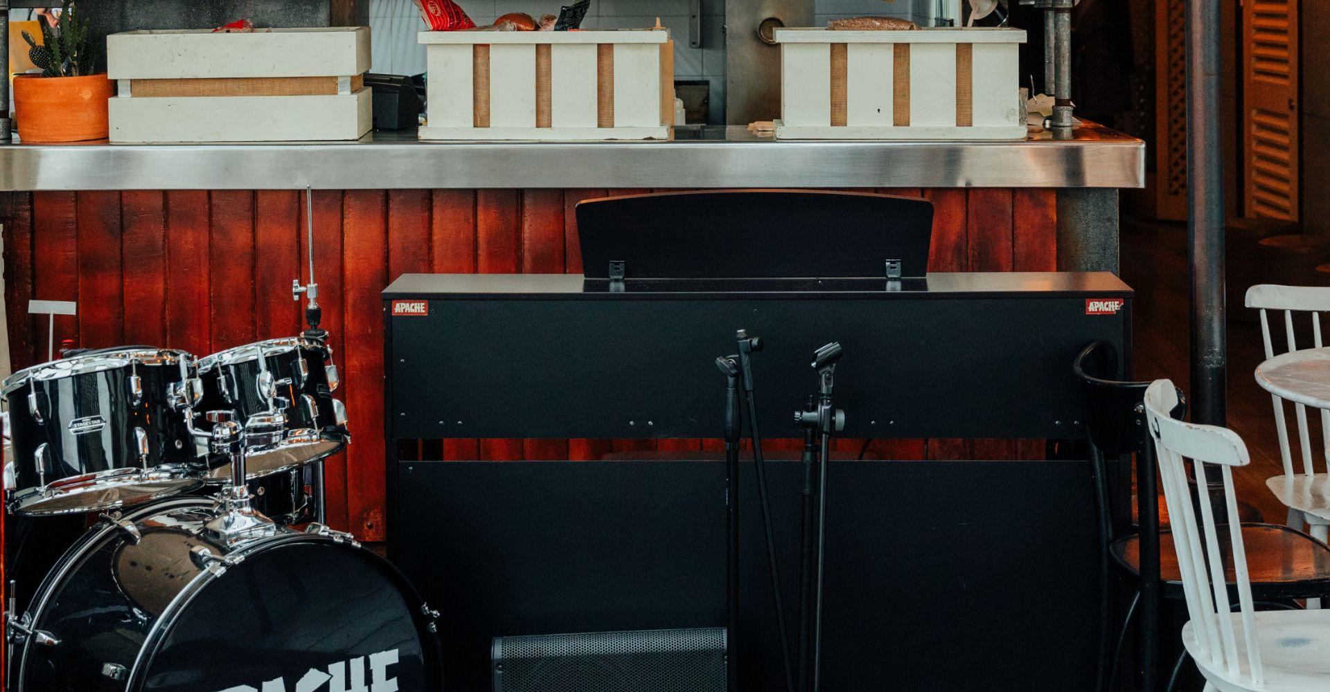 APACHE ROOFTOP BAR The Click Clack Hotel Bogotá APACHE ROOFTOP BAR The Click Clack Hotel Bogotá